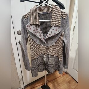 The Pyramid Collection Stylish Women's Patchwork Cardigan With Floral Print